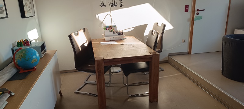 tl_files/Schulhomepage2526/Bastel und Spiel zimmer + Wohnzimmer fertig.jpg tl_files/Schulhomepage2526/Bastel und Spiel zimmer + Wohnzimmer fertig.jpg